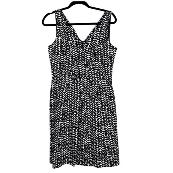 East 5th Fit & Flare Dress Abstract Black White Pattern Size 10 Vintage Flair - Picture 1 of 7